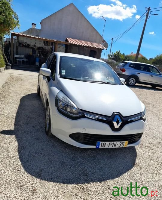 2015' Renault Clio photo #2