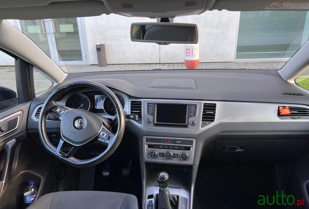 2015' Volkswagen Golf photo #4