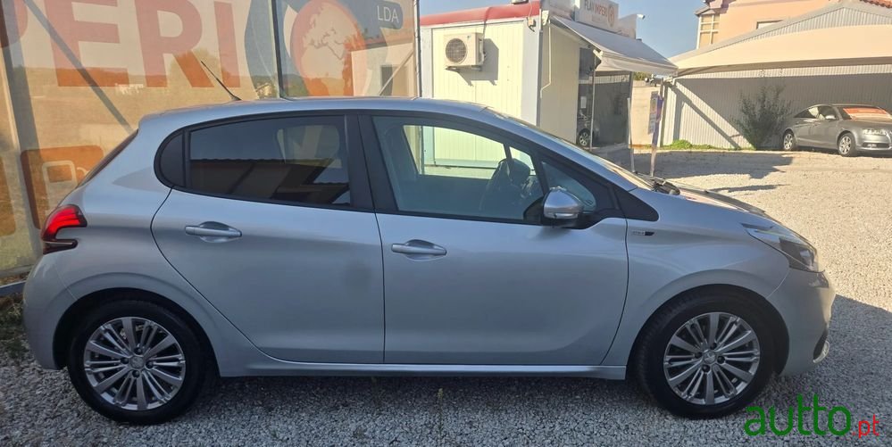 2016' Peugeot 208 1.6 Bluehdi Style photo #6