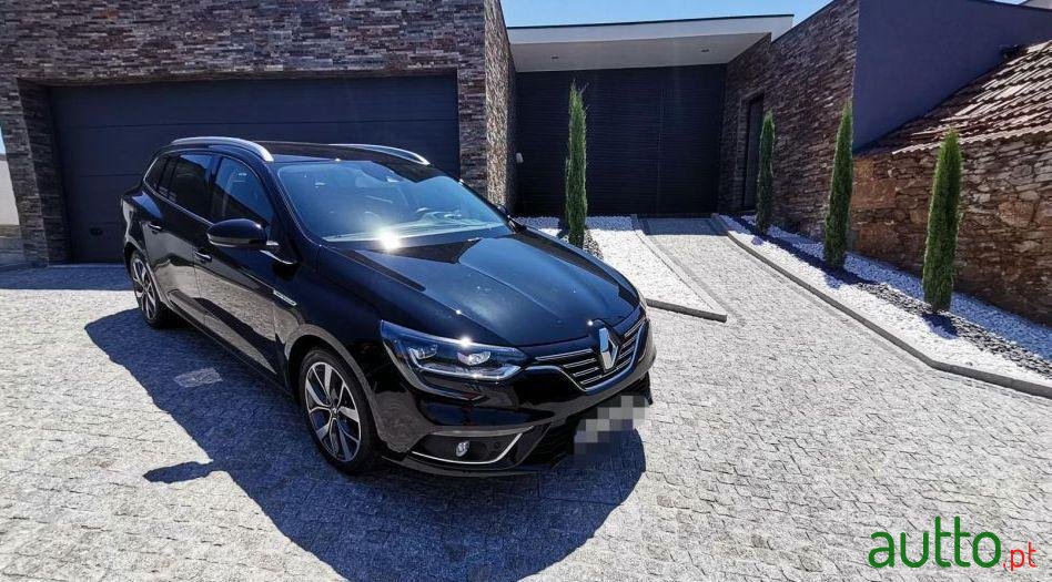 2017' Renault Megane Sport Tourer photo #2