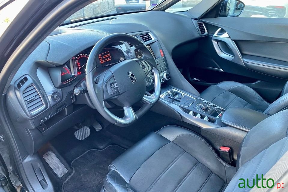 2013' Citroen DS5 photo #6