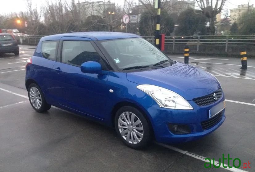 2011' Suzuki Swift photo #6