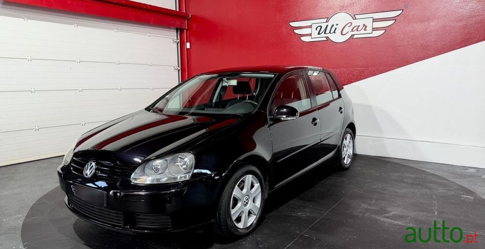 2004' Volkswagen Golf photo #3