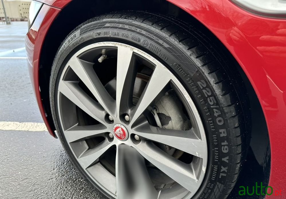 2016' Jaguar XE 20D Aut. R-Sport photo #5