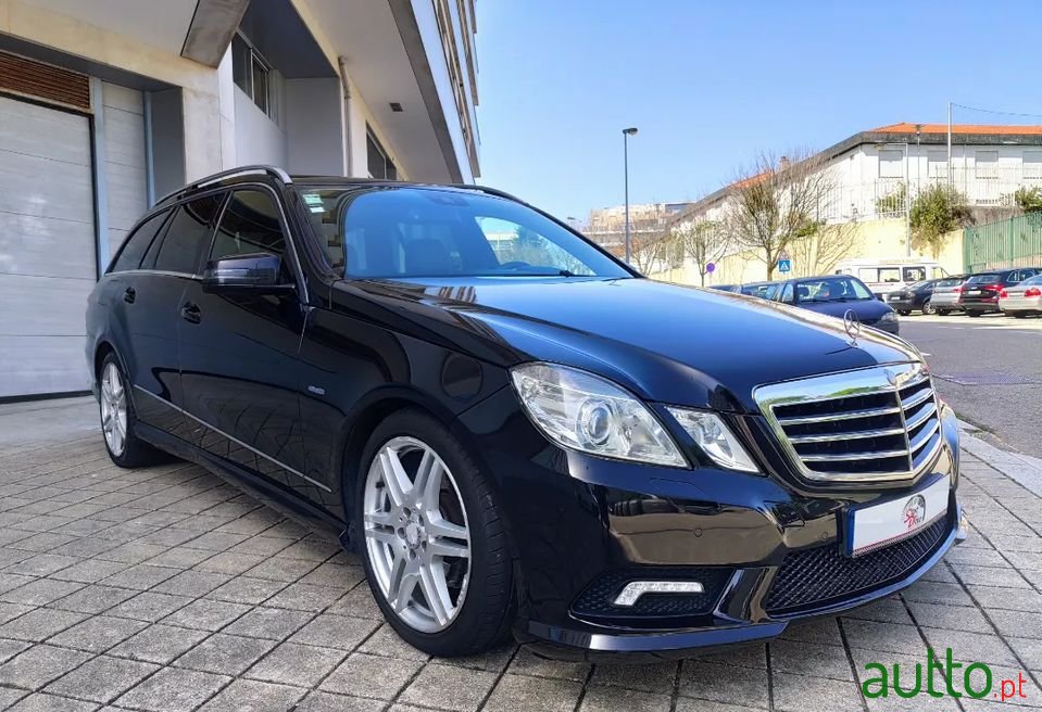 2010' Mercedes-Benz E-250 photo #2