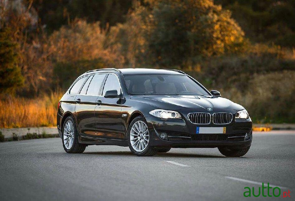 2011' BMW 520 photo #2