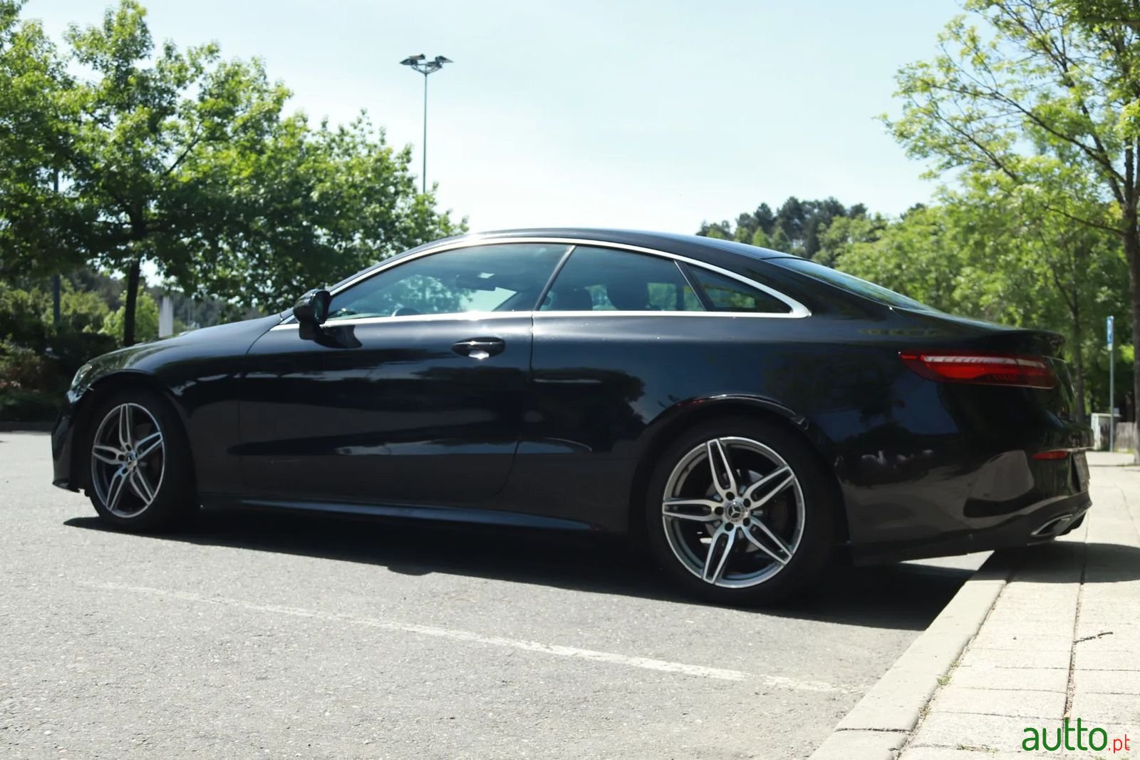 2017' Mercedes-Benz E-220 photo #6