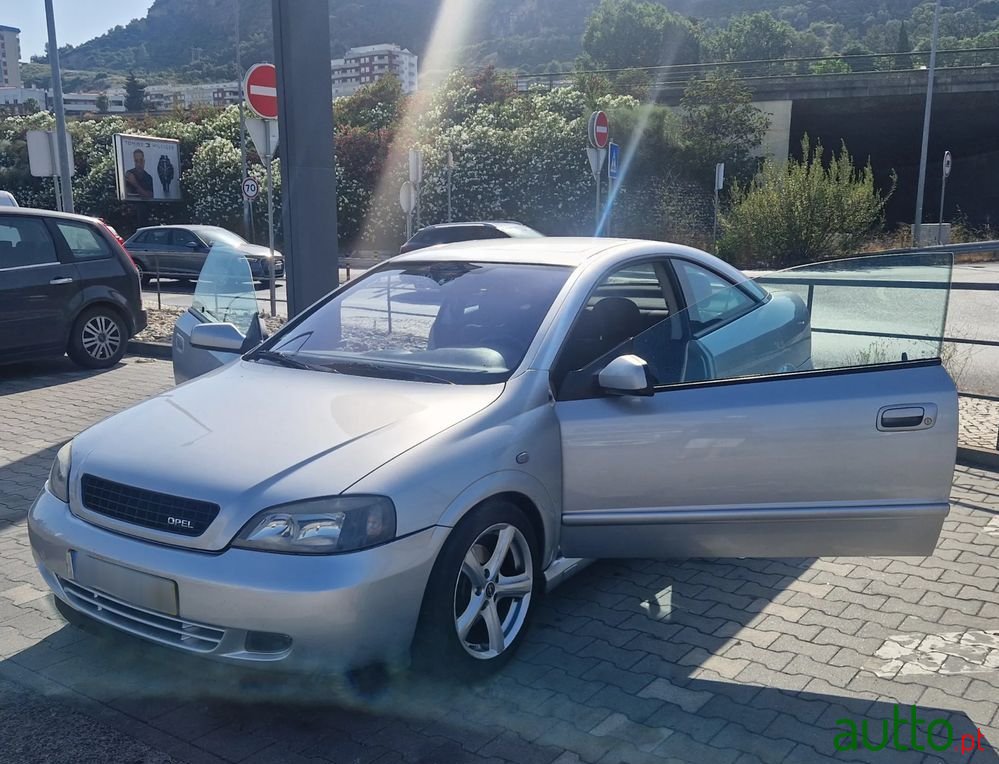 2001' Opel Astra 1.8 16V photo #2