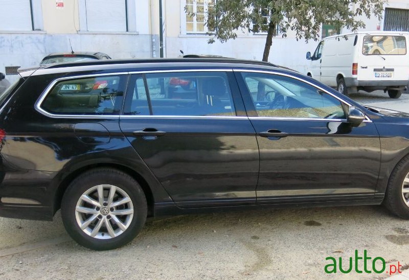 2009' Volkswagen Passat Variant photo #4