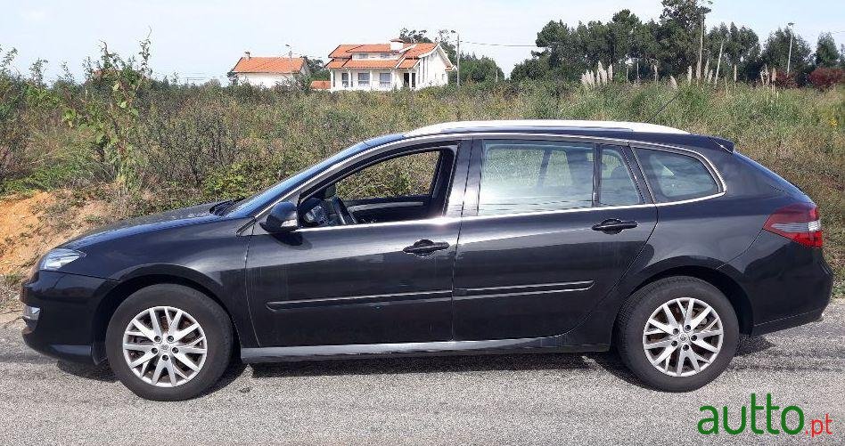 2013' Renault Laguna Break photo #4