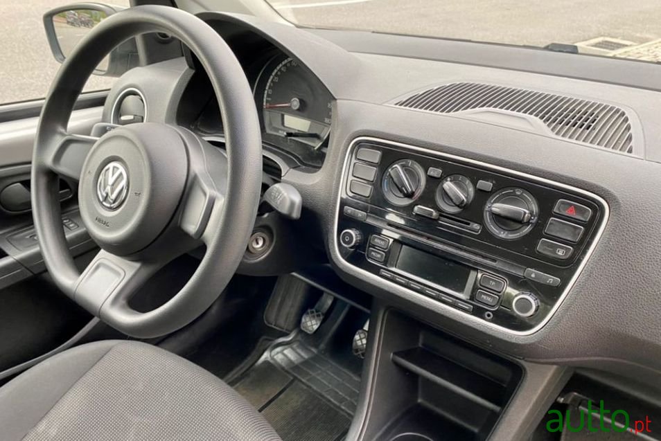 2013' Volkswagen Up photo #2