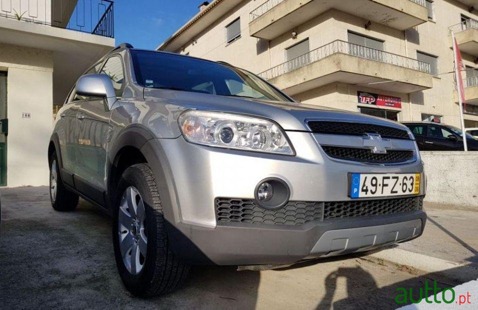 2008' Chevrolet Captiva 2.0 Vcdi Seven photo #3