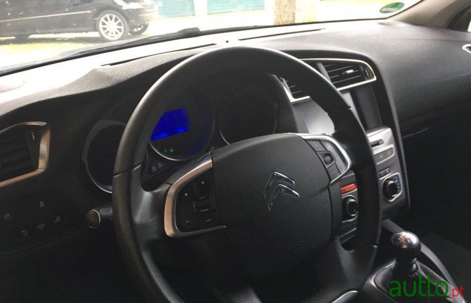 2017' Citroen C4 photo #1