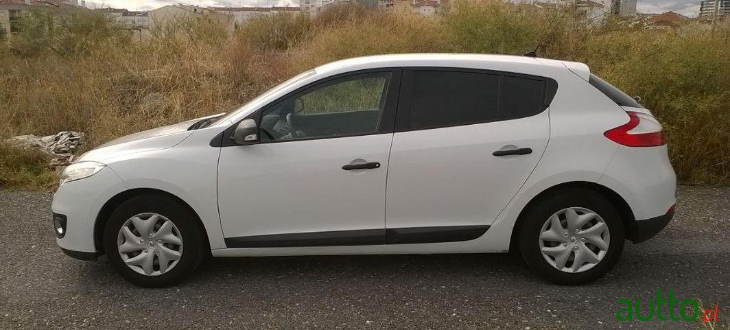 2013' Renault Megane photo #2