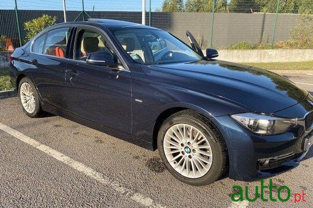 2013' BMW 320 Luxury photo #4