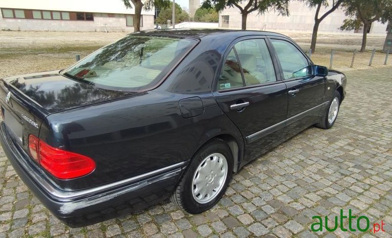 1998' Mercedes-Benz E-250 photo #5