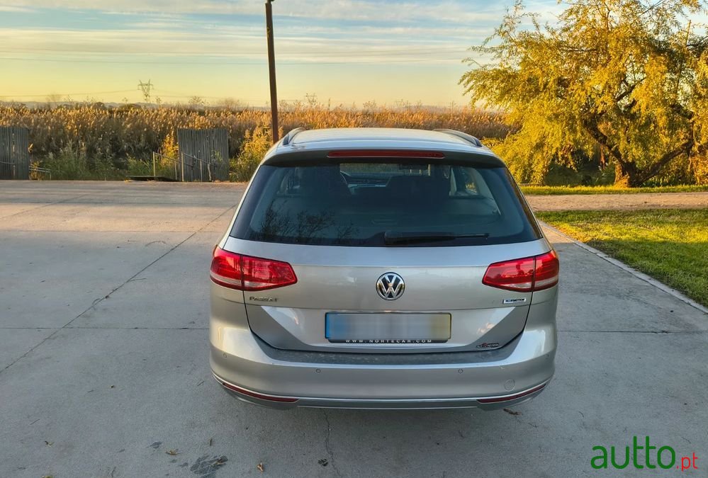 2015' Volkswagen Passat Variant photo #5