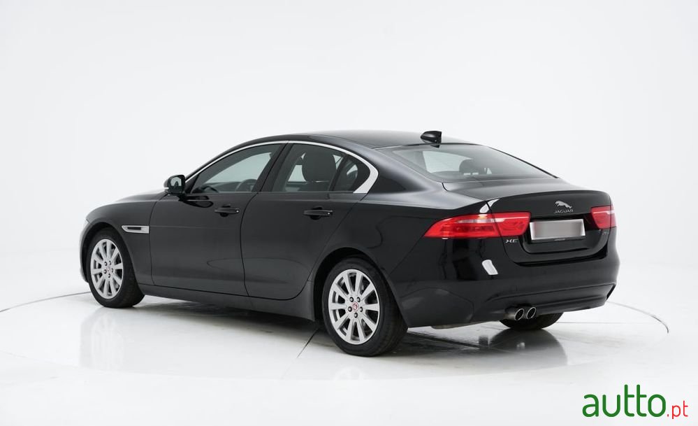 2017' Jaguar XE photo #4