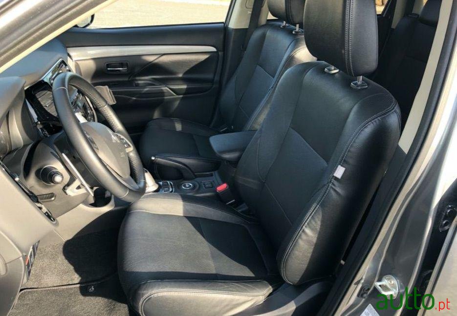 2014' Mitsubishi Outlander photo #1