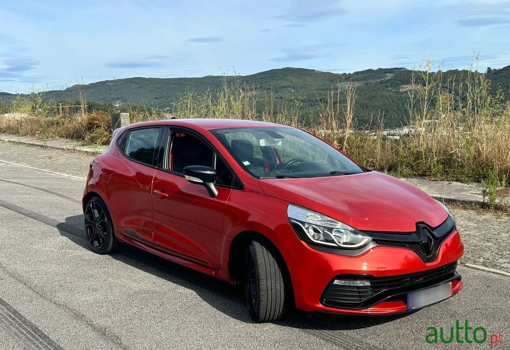 2013' Renault Clio Sport photo #2