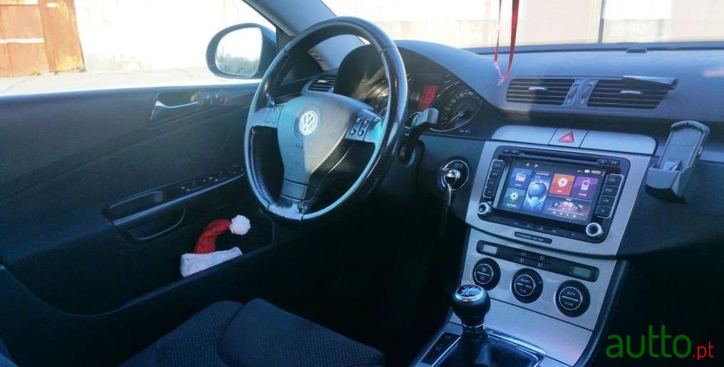 2006' Volkswagen Passat Variant photo #1