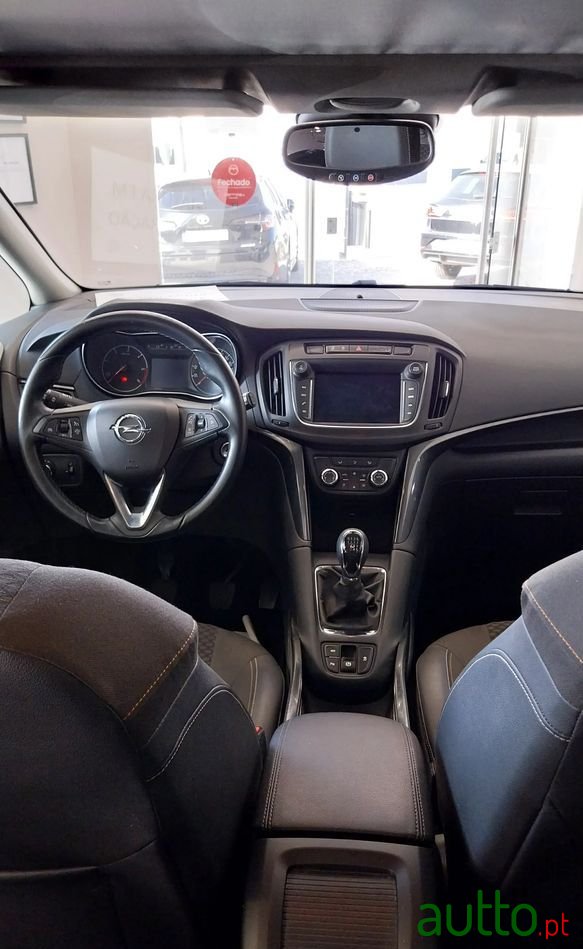 2017' Opel Zafira photo #6