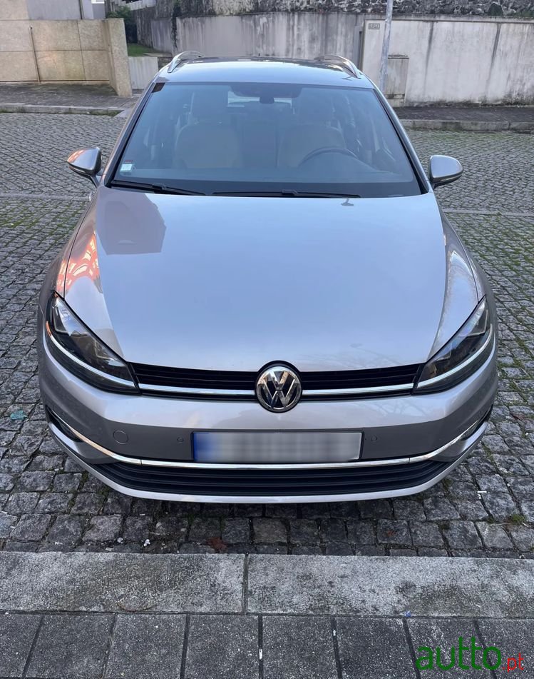 2018' Volkswagen Golf Variant photo #1