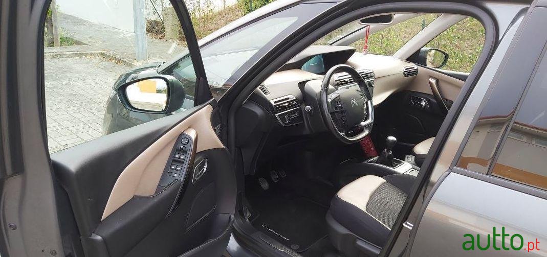 2014' Citroen C4 Grand Picasso photo #2