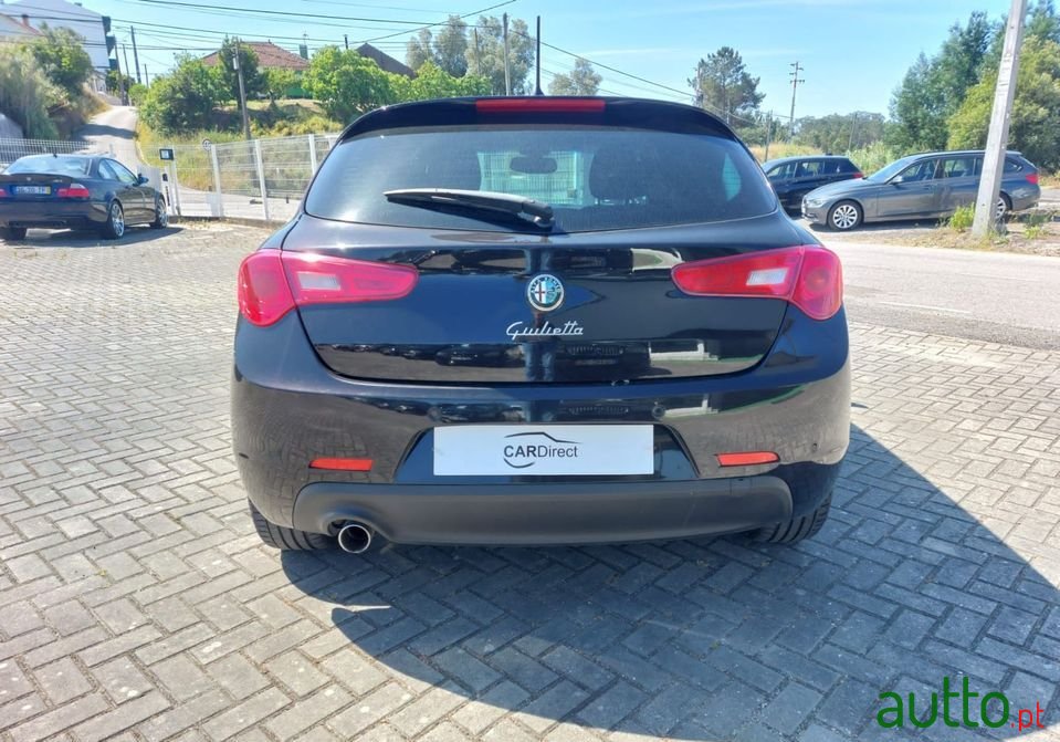 2014' Alfa Romeo Giulietta photo #6