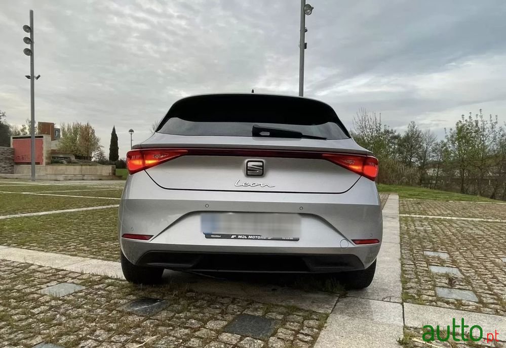 2021' SEAT Leon 1.0 Tsi Ecomotive Style photo #4