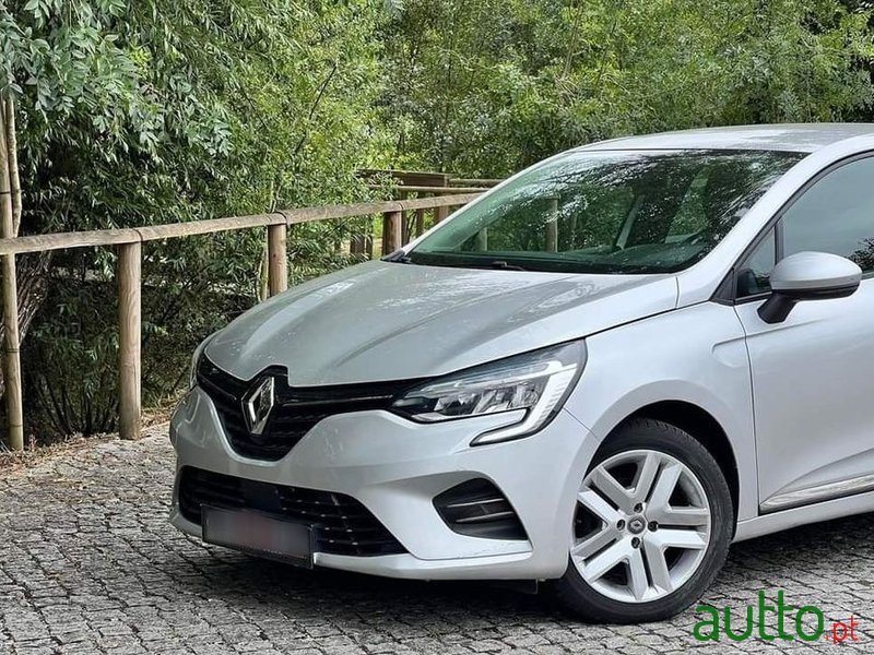2019' Renault Clio photo #2