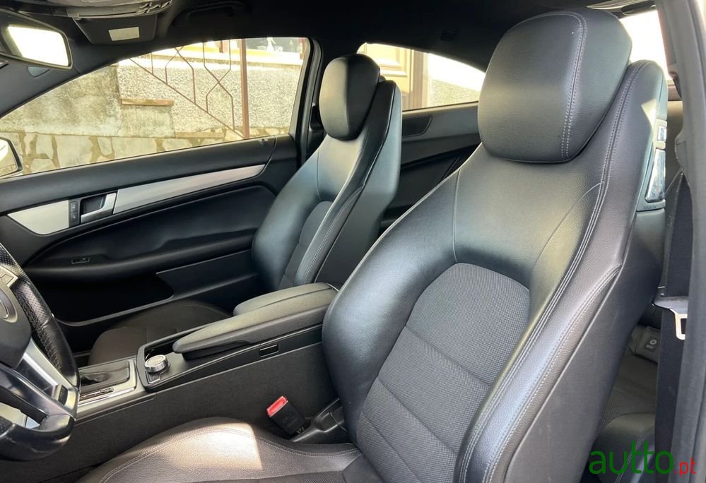 2012' Mercedes-Benz Classe C photo #3