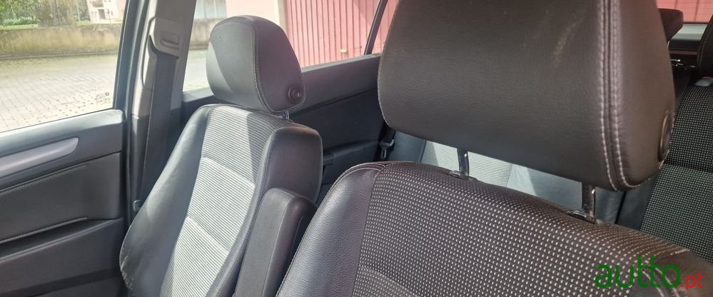 2006' Opel Astra Caravan photo #3