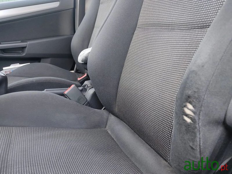 2008' Opel Astra Caravan photo #4