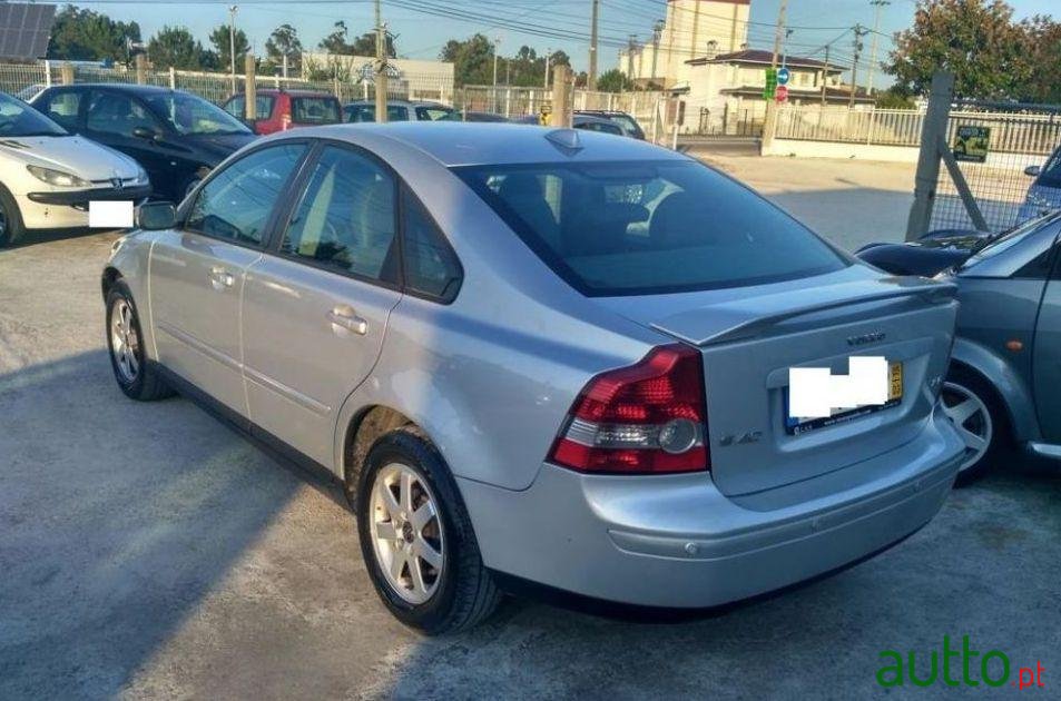 2005' Volvo S40 1.6 D Nível 3 photo #1