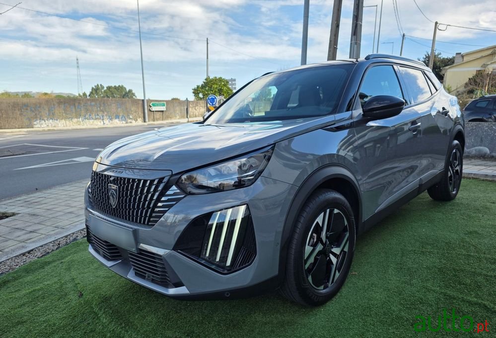 2023' Peugeot 2008 photo #3