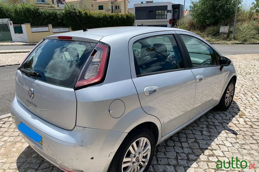 2012' Fiat Punto photo #5