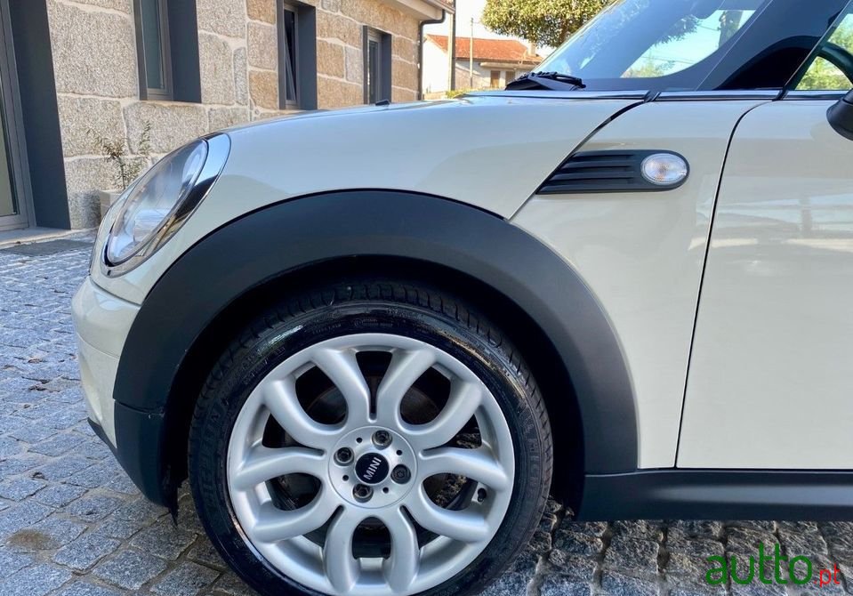 2010' MINI Cooper photo #5