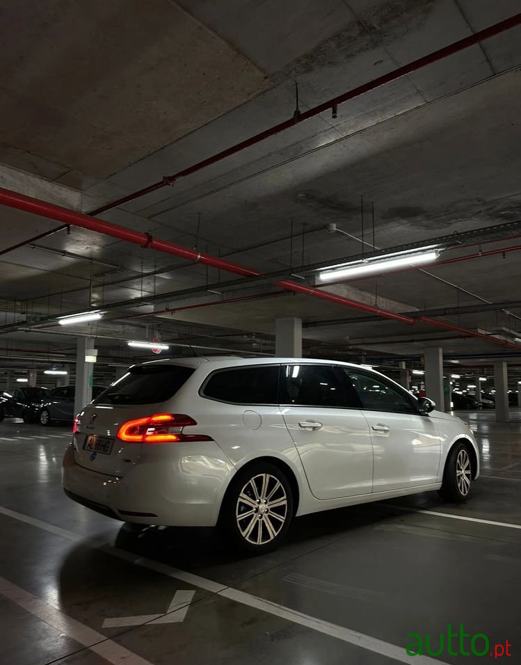 2015' Peugeot 308 1.6 Bluehdi Allure photo #3