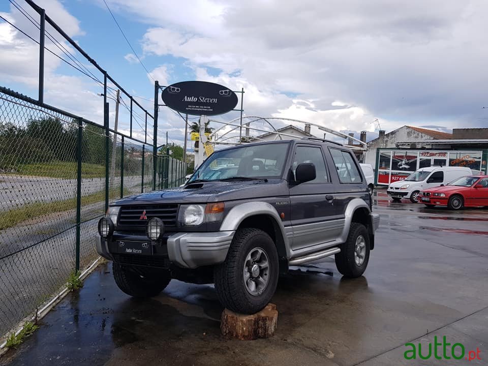 1996' Mitsubishi Pajero GLS photo #1