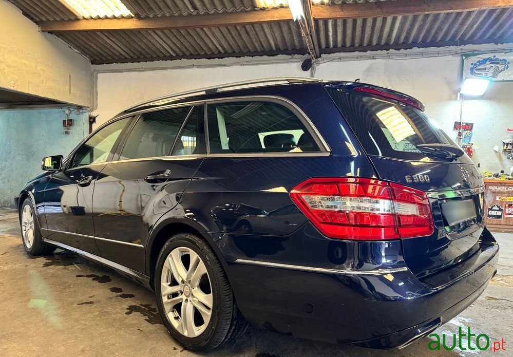 2013' Mercedes-Benz E 300 photo #3