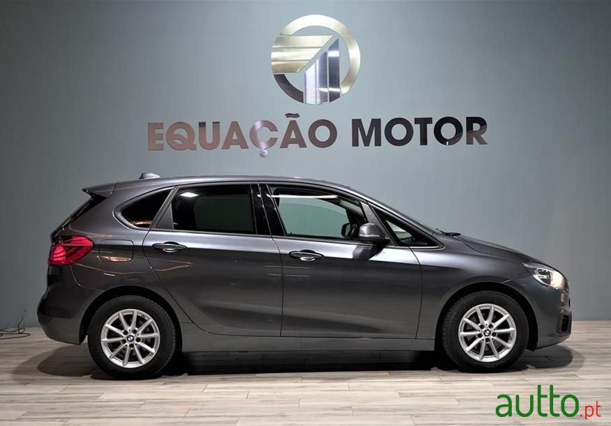 2017' BMW 216 Active Tourer photo #2