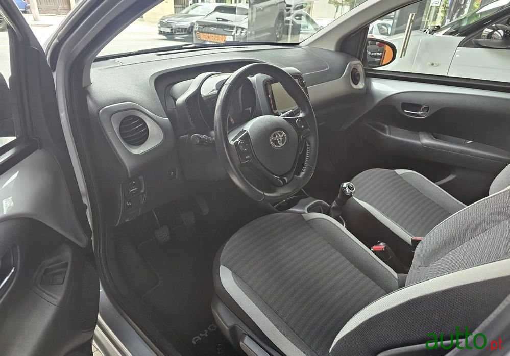 2019' Toyota Aygo 1.0 X-Play+X-Touch photo #6