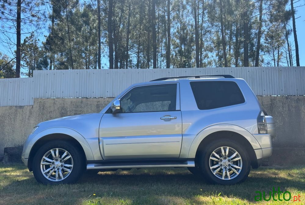 2014' Mitsubishi Pajero photo #5