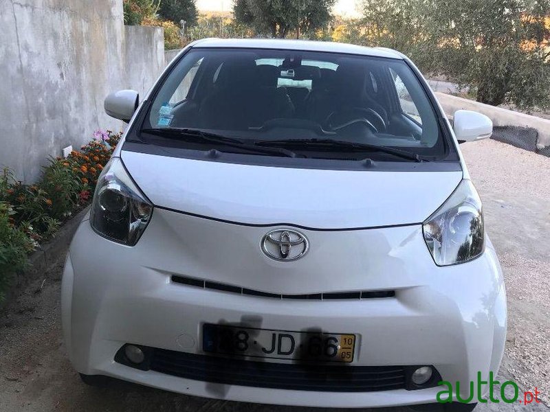 2010' Toyota iQ photo #2