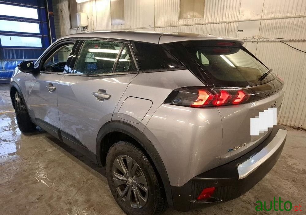 2022' Peugeot e-2008 photo #2