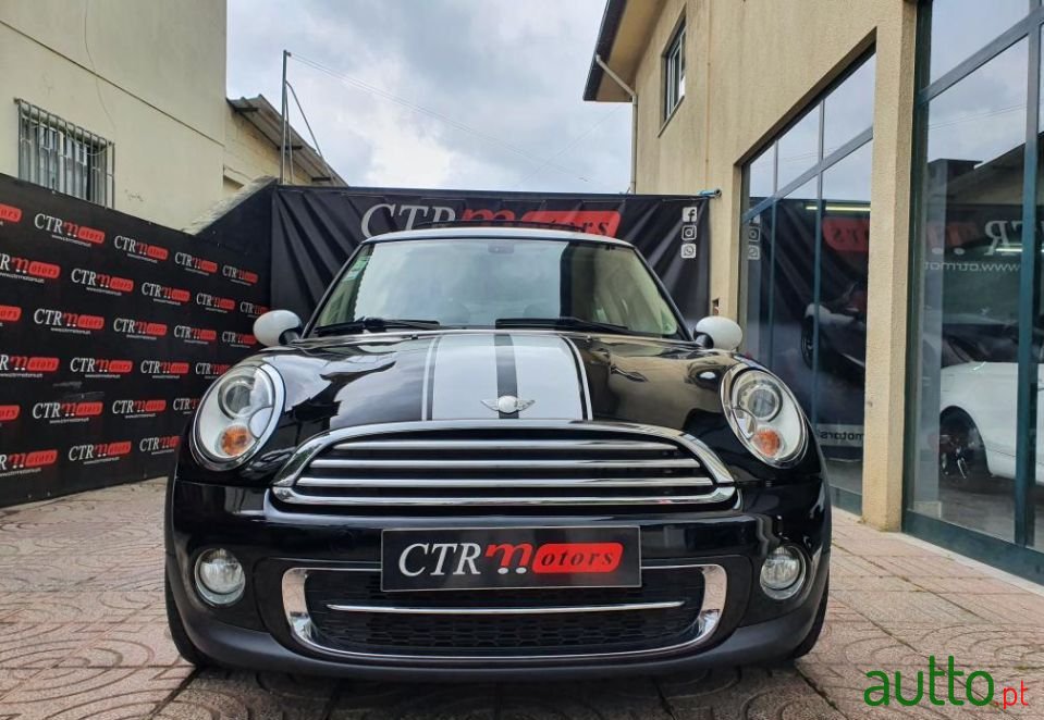 2011' MINI Cooper photo #3