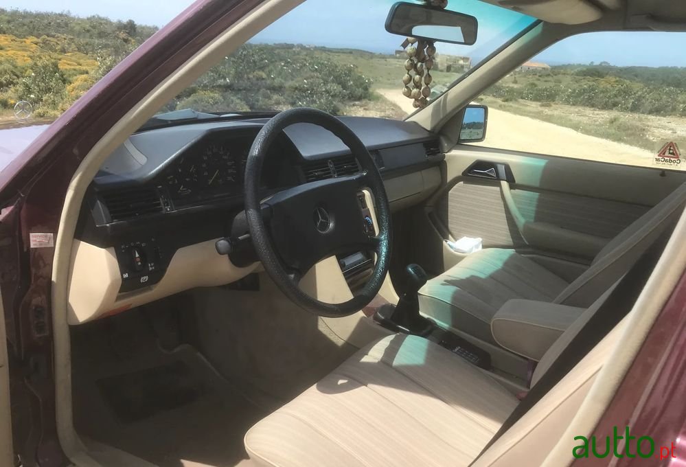 1986' Mercedes-Benz 200 Standard photo #4