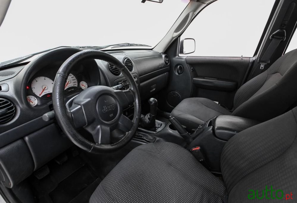 2002' Jeep Cherokee photo #5