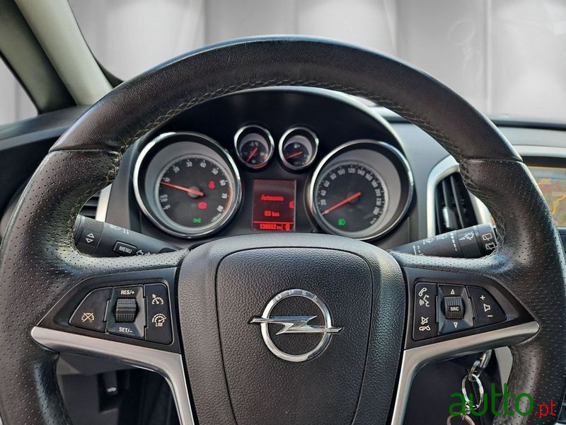 2012' Opel Astra Gtc 1.4 T S/S photo #2